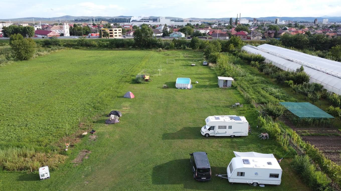 Parcelă rulotă/cort, Tot spațiu din camping